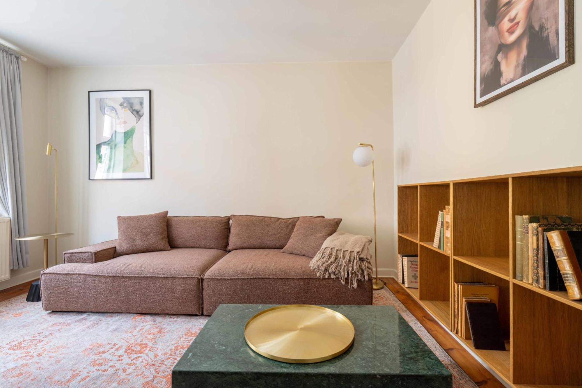 Cozy Next To The Metro Apartment